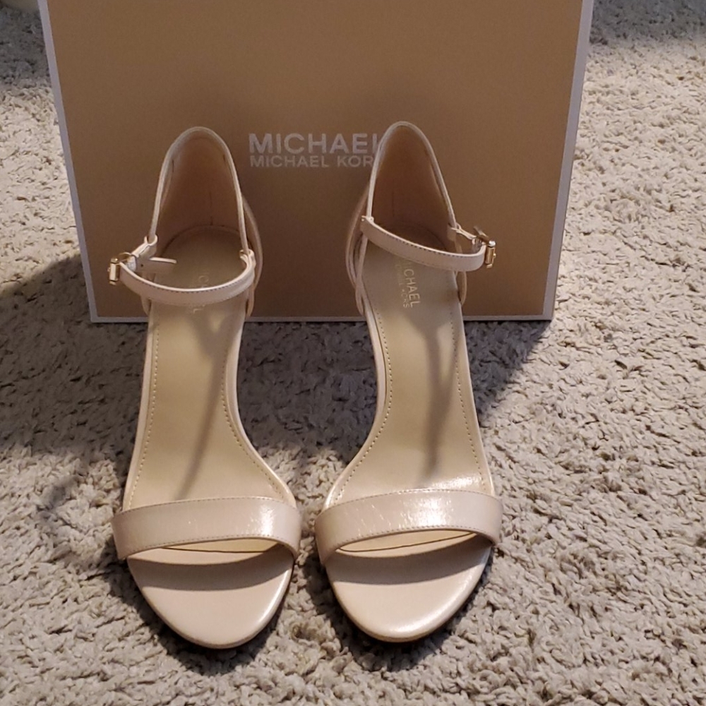 Women's Michael Kors Nude/ Cream Colored Heels